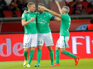 Robert Berič (vľavo) je oporou francúzskeho tímu AS Saint-Étienne.