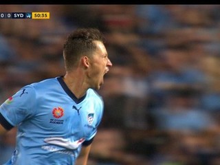 Hološko v Austrálii úradoval, stretlil gól a stal sa mužom zápasu