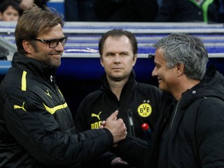 Už sa stretli. Klopp (vľavo) viedol Dortmund, Mourinho madridský Real.