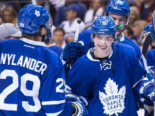 Marner sa zaradí medzi najlepšie platených hráčov NHL, dohodol sa s Torontom