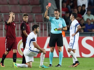 Sparta Praha bude pykať za správanie svojich fanúšikov.