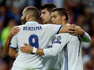 Karim Benzema, Alváro Morata a Cristiano Ronaldo sa tešia z gólu.