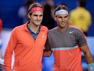 Roger Federer (vľavo) s Rafaelom Nadalom.