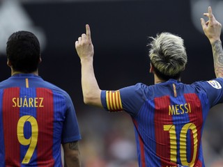Messi penaltou v nadstavenom čase zachránil Barcelonu