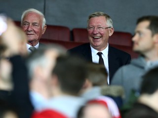 Sir Alex Ferguson (vpravo) je v Británii žijúcou legendou.