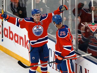 Kapitán Edmontonu Connor McDavid má výbornú formu.