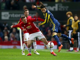 Podľa britských médií by mohol Wayne Rooney (vľavo) opustiť Manchester United a zamieriť do americkej MLS.