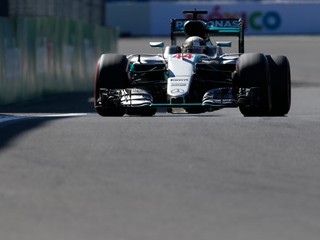 Lewis Hamilton ovládol kvalifikáciu na VC Mexika.