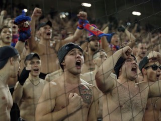 Fanúšikovia CSKA Moskva sa s priaznivcami Spartaku dostali aj do potýčok.