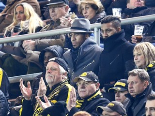 Stredajší zápas Ligy majstrov sledoval Pierre-Emerick Aubameyang iba z tribúny.