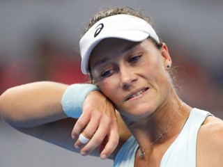 Prvou semifinalistkou je Čang Šuaj, Stosurová skončila