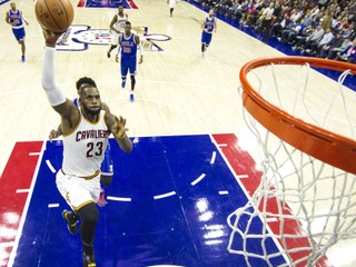 LeBron James bol opäť lídrom obhajcu titulu.