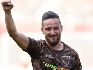 Turecký hráč čelil obvineniu z propagácie terorizmu, do väzenia nepôjde