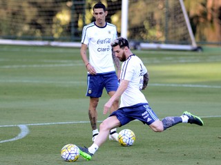 Lionel Messi sa pripravuje na zápas proti Brazílii. Do národného tímu sa vracia po zranení.