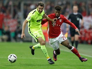 Kingsley Coman (vpravo) bude pokračovať v drese Bayernu Mníchov, tvrdí tréner Carlo Ancelotti