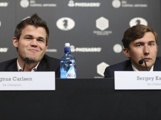 Súperi v boji o titul - súčasný majster sveta Magnus Carlsen a vyzývateľ Sergej Kariakin.