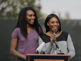 Sestry Williamsové si zmerajú sily s hviezdnymi ragbistami.