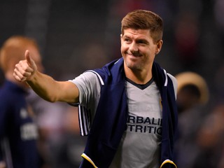 Gerrard bude prvýkrát trénovať seniorov. Povedie Glasgow Rangers