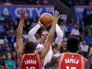 Russel Westbrook (v bielom).