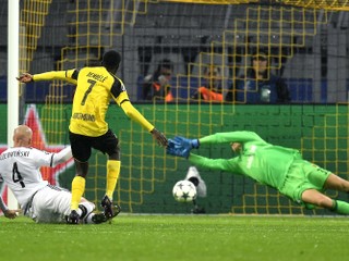 Diváci v Dortmunde videli šialený zápas, padlo dvanásť gólov