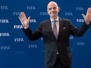 Vega nemá dostatočnú podporu, za šéfa FIFA bude kandidovať iba Infantino