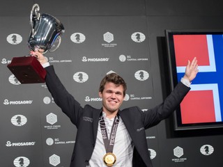 Carlsen obhájil titul v šachu, Karjakina zdolal v tajbrejkoch