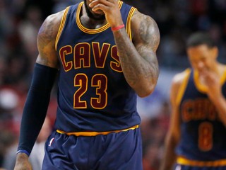 LeBron James počas zápasu s Chicagom.