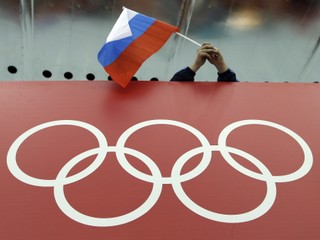 Viac ako tisíc ruských športovcov profitovalo zo štátom riadeného dopingu