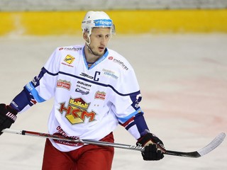 Slovenský hokejista Radovan Puliš mieri do Jihlavy.