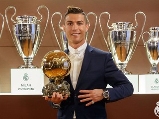 Zlatú loptu získal Ronaldo, najlepším hráčom sveta je štvrtý raz