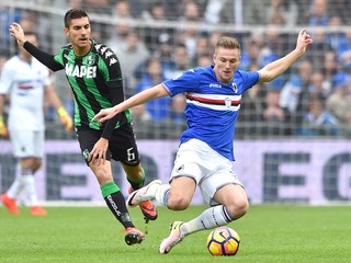 Milan Škriniar (vpravo) svojimi výkonmi v drese Sampdorie Janov púta.