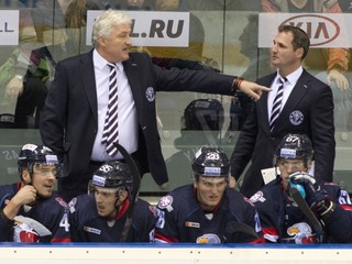 Slovan naďalej sužujú mimohokejové záležitosti.