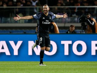 Karim Benzema sa teší po strelení vedúceho a napokon víťazného gólu stretnutia.