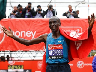 Keňan Eliud Kipchoge je momentálne asi najlepším maratóncom sveta. 