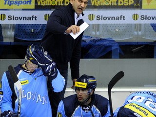 Štefan Mikeš v minulosti viedol aj hokejistov Slovana Bratislava.