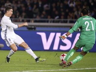 Cristiano Ronaldo (vľavo) získal ďalšie ocenenie.