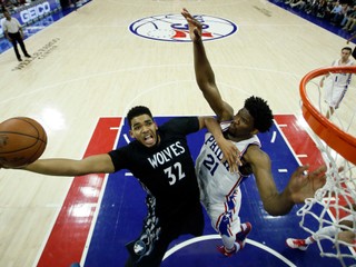 Basketbalisti Philadelphie 76ers zdolali v noci na stredu v zámorskej NBA Minnesotu Timberwolves tesne 93:91.