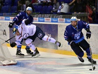 Jameson Milam (vpravo).