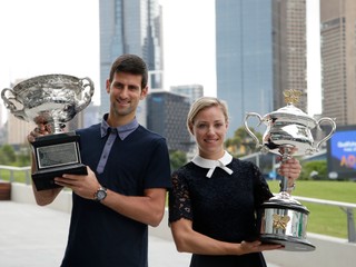 Novak Djokovič a Angelique Kerberová obhajujú svoje tituly.