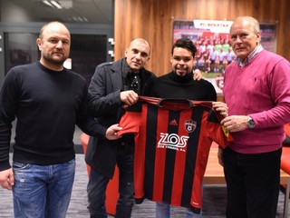 Trénoval s Ibrahimovičom, Mourinho sa ho zbavil. Brazílčan bude hrať v Trnave