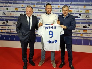Prišiel ako hviezda, odišiel ako nepotrebný. Depay prestúpil z United do Lyonu
