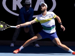 Rakúsky tenista Dominic Thiem sa prebojoval do osemfinále dvojhry na grandslamovom turnaji Australian Open v Melbourne.
