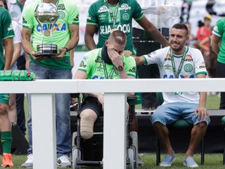 Medzi trojicou preživšími bol aj brankár Follmann.