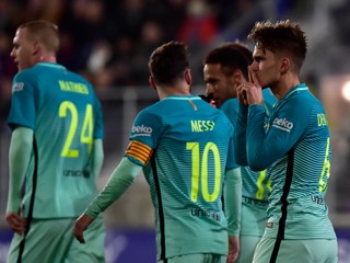 Hráči FC Barcelona strácajú na Real Madrid dva body, ich rival má ale zápas k dobru.