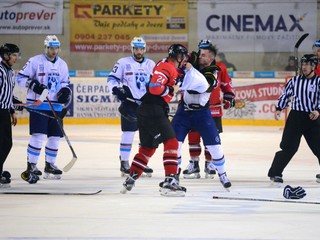 Šláger v Banskej Bystrici ponúkol aj pästný súboj medzi Zigom a Paukovčekom.