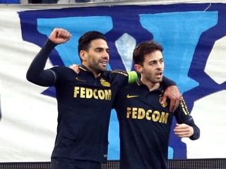 Radamel Falcao (vľavo).