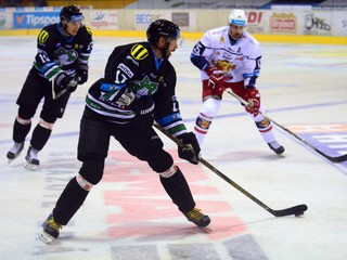 Kamil Brabenec (v popredí) si v tejto sezóne oblieka dres Nových Zámkov.