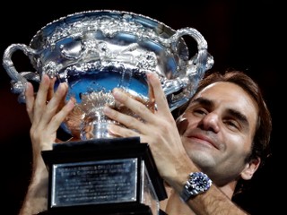 Roger Federer vyhral Australian Open, v päťsetovom boji porazil Nadala