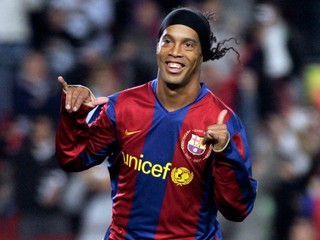 Legendárny Ronaldinho sa stal ambasádorom Barcelony