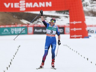 Poľská bežkyňa na lyžiach Justyna Kowalczyková sa stala jasnou víťazkou sobotňajšieho skiatlonu na 2 x 7,5 kilometra na podujatí Svetového pohára v Pjongčangu v Kórejskej republike.